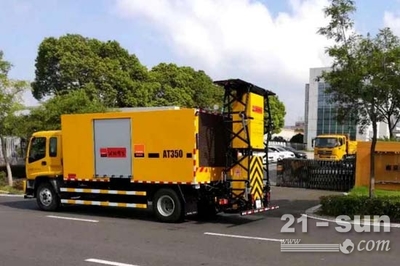 張家港市公路引入英達(dá)防撞緩沖車，筑起道路安全“移動堡壘”