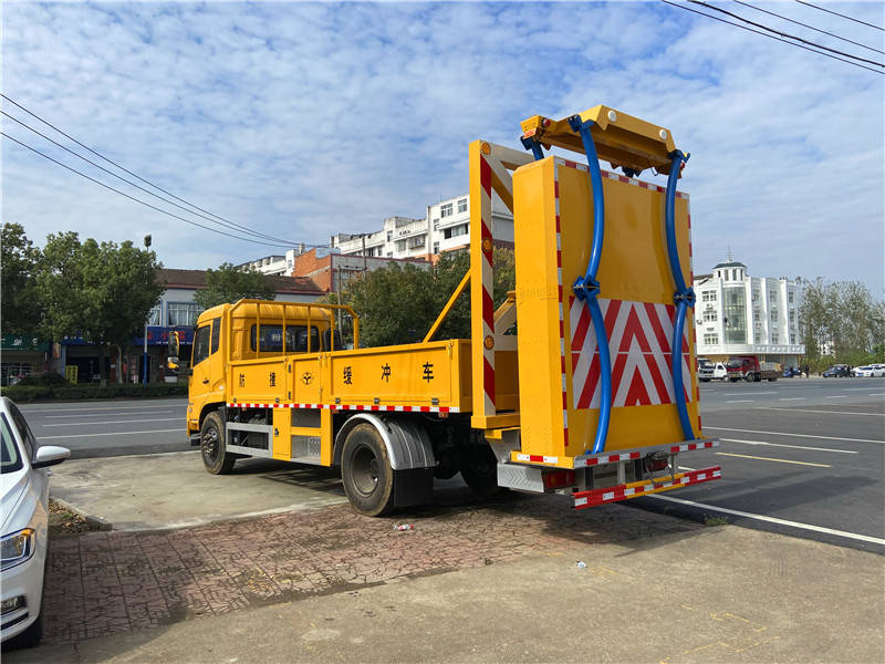 守護生命與安全的移動屏障 100k高速專用防撞車、東風安全防撞車、天錦防撞緩沖車與救護車的綜合解析